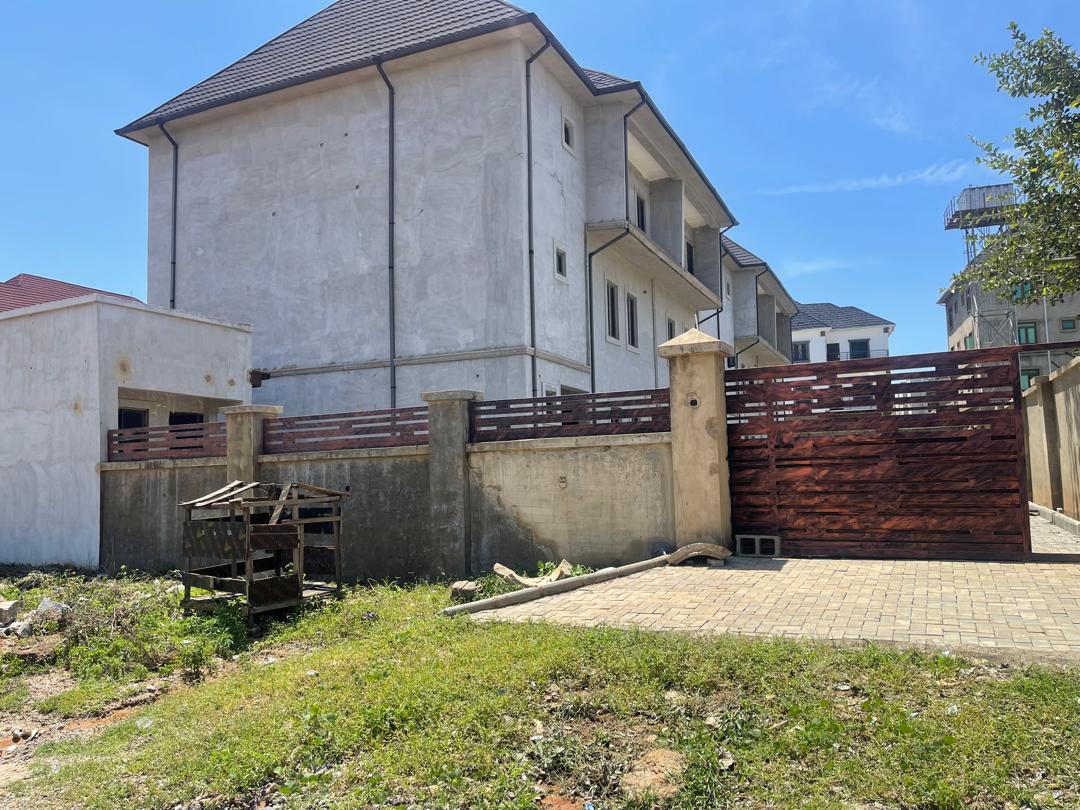 4 Units of Terrace Triplexes in Jahi 2